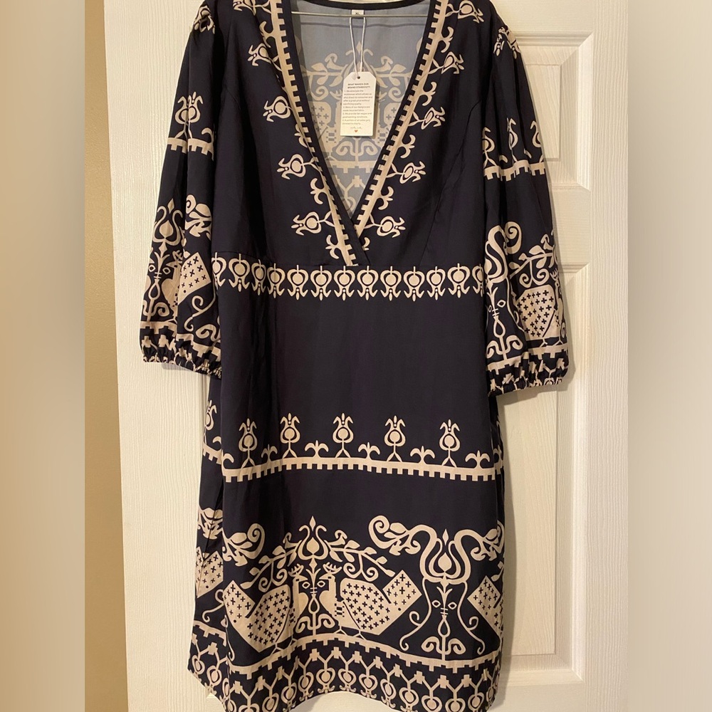 XL Unbranded Navy/White dress.